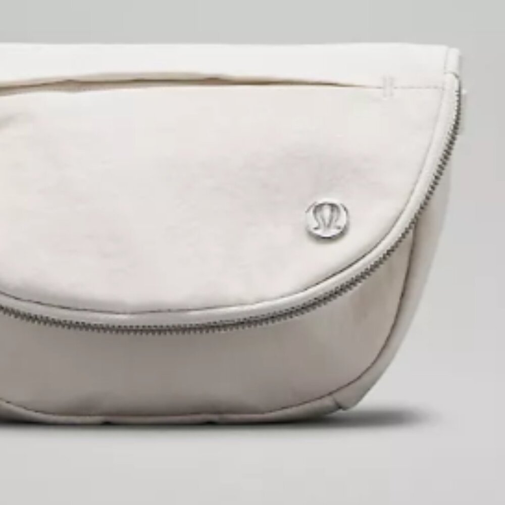 Lululemon - All Night Festival Bag Micro 2L - WHTO/SLVR White Opal Silver NWT - Picture 2 of 2